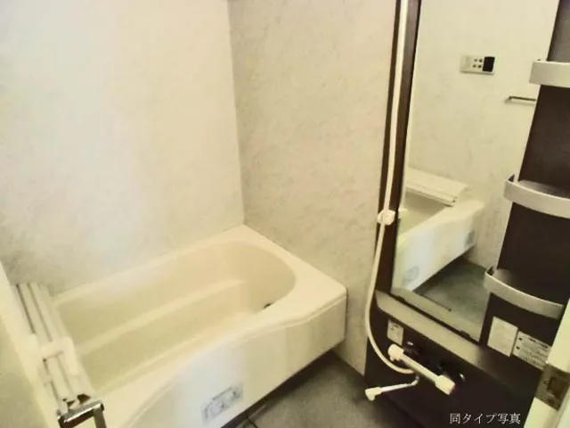 Comforia Yoyogi Uehara - Interior - ["Room", "Property", "Bathroom"]
