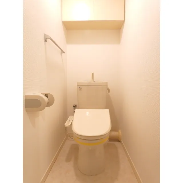 TK Flats Shibuya - Interior - ["Toilet seat", "Toilet", "Bathroom"]