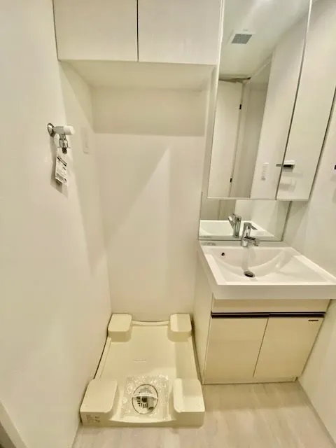 La Class Yotsuya - Interior - ["Tap", "Plumbing fixture", "Bathroom sink"]
