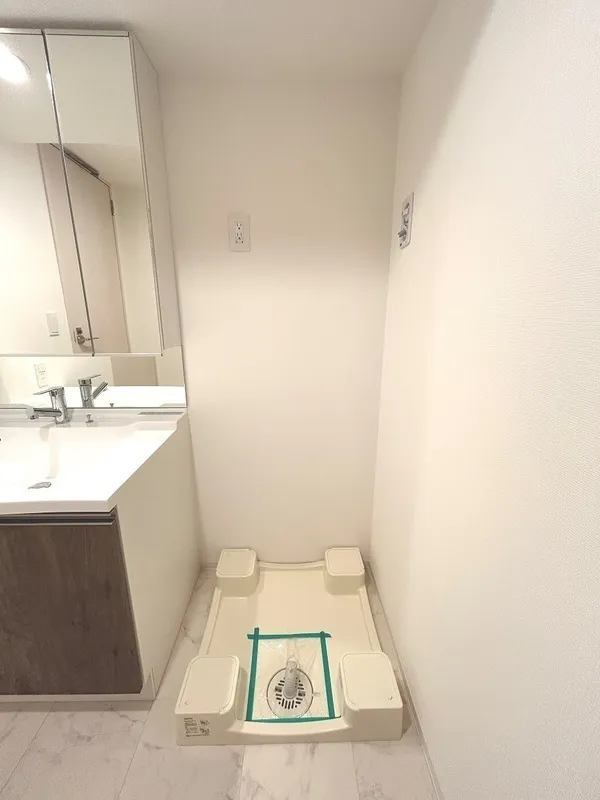 BLESS Kameido - Interior - ["Flooring", "Floor", "Plumbing fixture"]