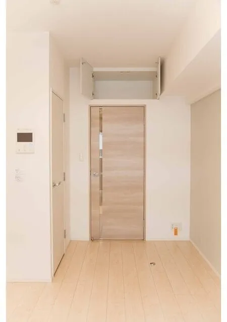 Comforia Kinshicho DEUX - Interior - ["Fixture", "Door", "Wood"]