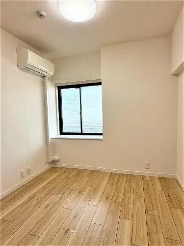 Rene Warabi Building No. 2, Room 807