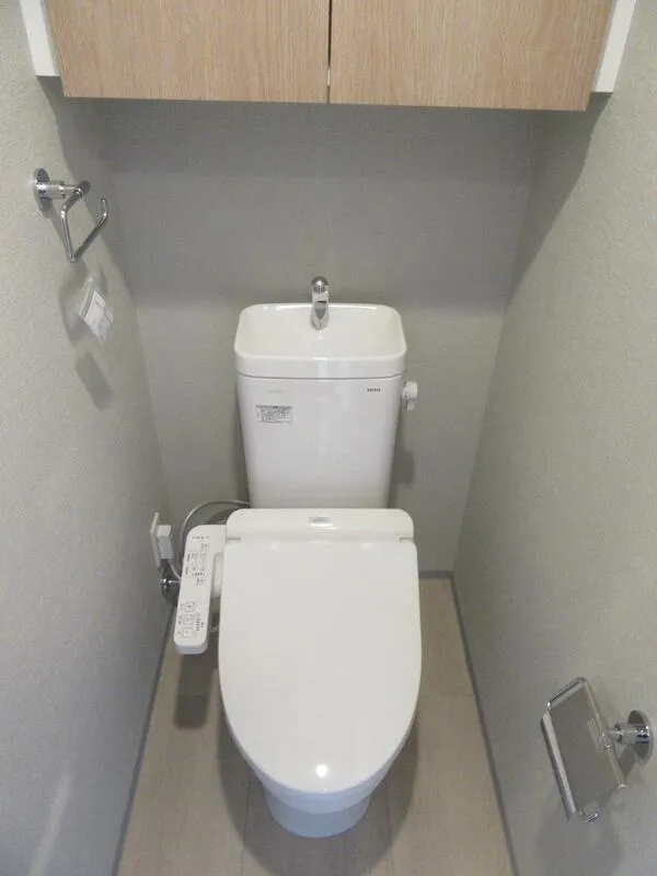 Primal Minamisuna - Interior - ["Toilet seat", "Toilet", "Plumbing fixture"]