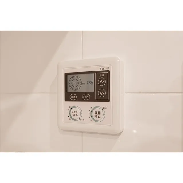 Prudential Tower Residence - Interior - ["Clock", "Rectangle", "Temperature"]