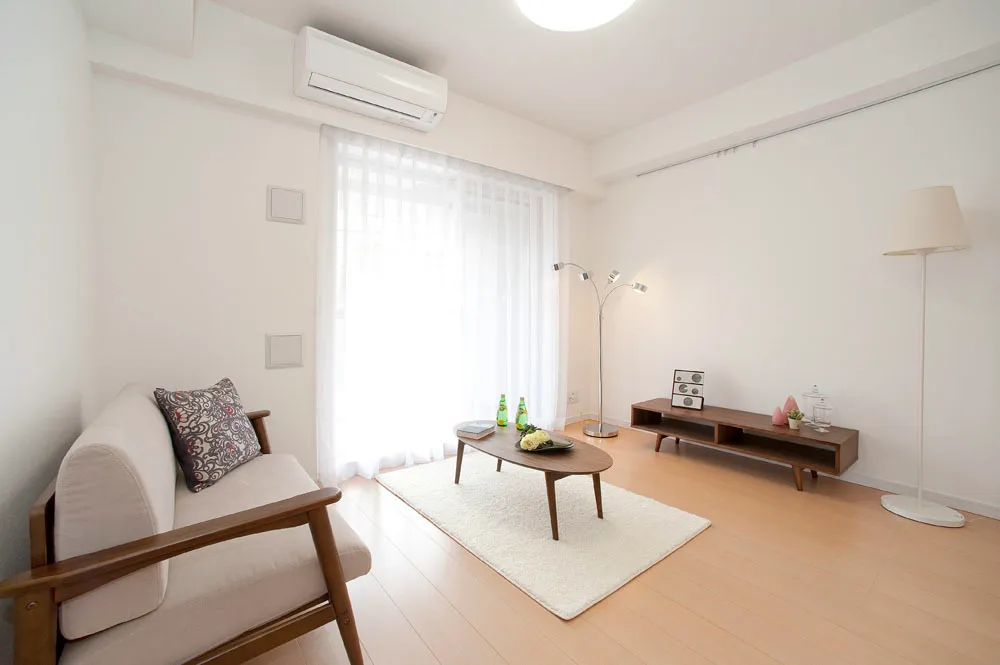 Residia Yotsuya Sanchome - Interior - ["Furniture", "Couch", "Table"]