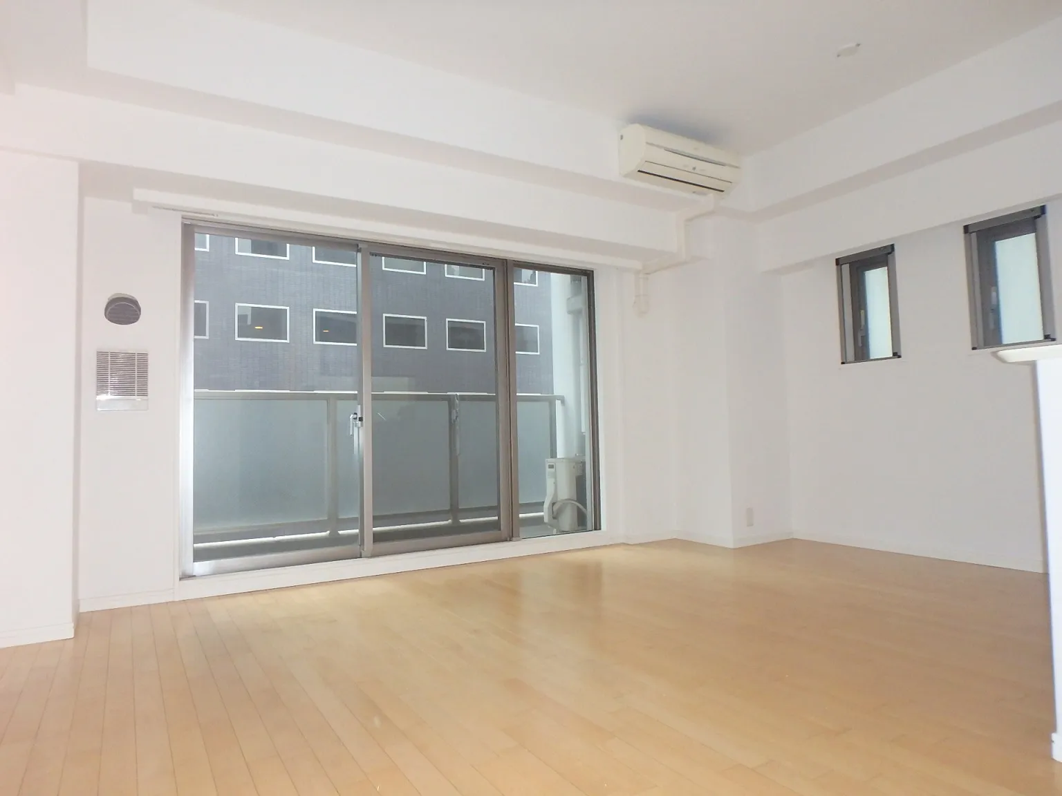 Esty Maison Kinshicho II - Interior - ["Window", "Building", "Fixture"]