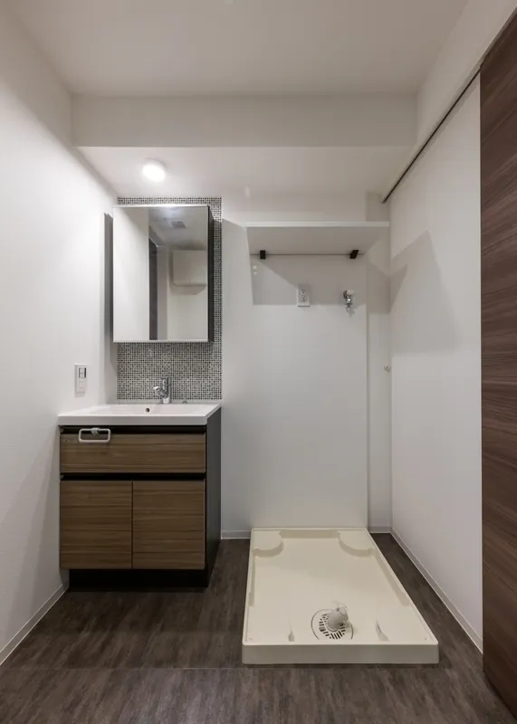 Struth Itabashi Honcho - Interior - ["Plumbing fixture", "Flooring", "Floor"]