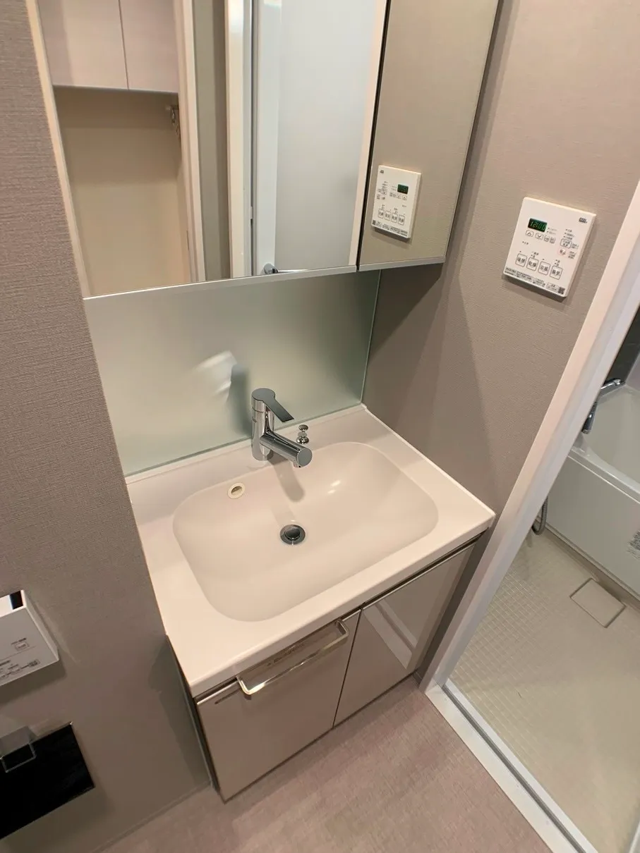 Prime Urban Asakusa Tawaramachi - Interior - ["Flooring", "Floor", "Bathroom cabinet"]