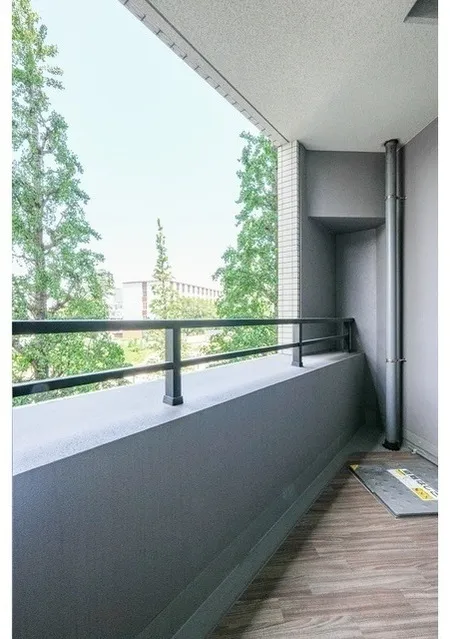 REX Shirokane - Interior - ["Balcony", "Glass", "Handrail"]