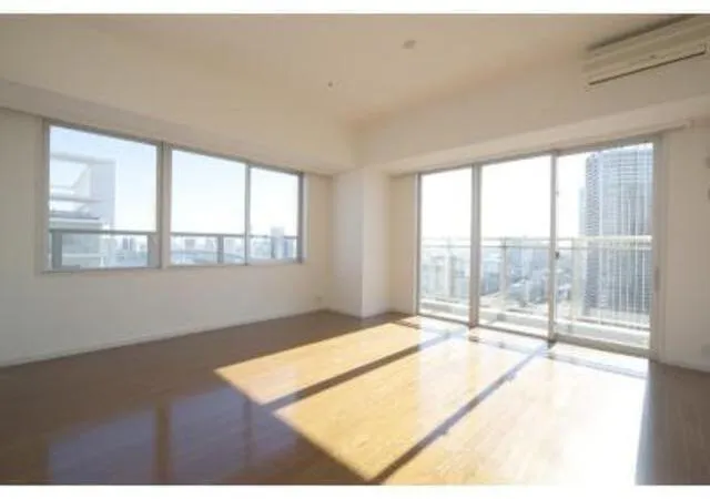 Park Tower Shibaura Bayward Urban Wing - Interior - ["Building", "Window", "Fixture"]