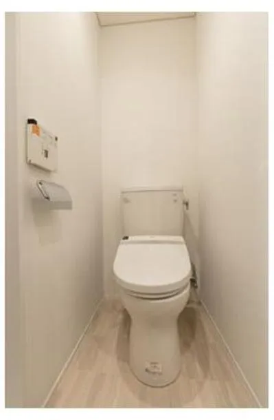 Tomigaya Apartment - Interior - ["Toilet seat", "Toilet", "Plumbing fixture"]