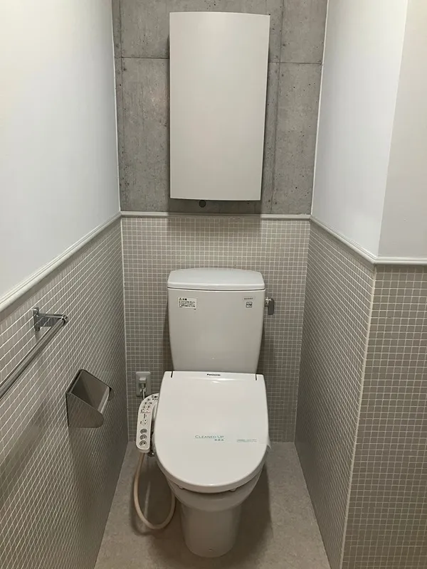 Latiera Yutenji - Interior - ["Toilet seat", "Toilet", "Plumbing fixture"]