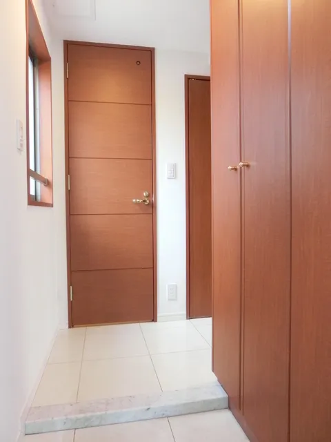 Marble Court Denenchofu - Interior - ["Brown", "Property", "Door"]