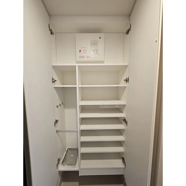 Orchid Residence Shibuya Tomigaya - Interior - ["Shelf", "Building", "Shelving"]