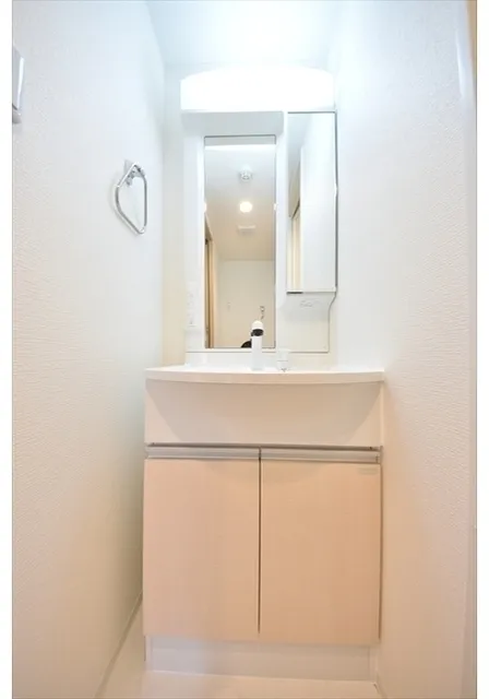 El Faro Waseda - Interior - ["Plumbing fixture", "Flooring", "Bathroom cabinet"]