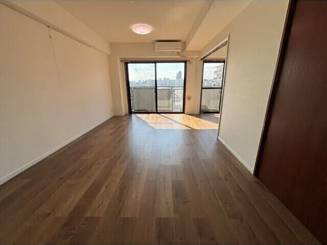 Crescent Oshima - Interior - ["Flooring", "Wood flooring", "Floor"]
