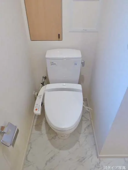 New City Apartments Shiba Park - Interior - ["Toilet", "Toilet seat", "Bathroom"]