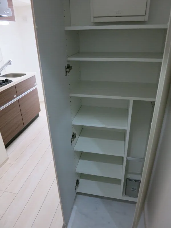 Milia Residence Myogadani - Interior - ["Wood", "Flooring", "Shelving"]