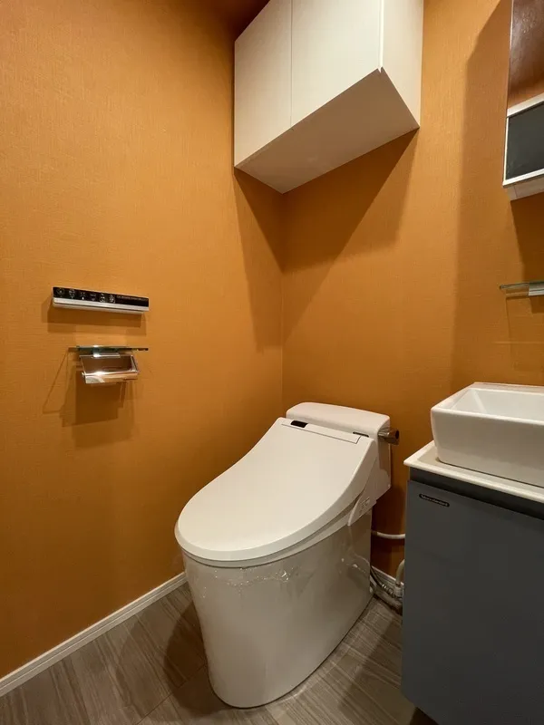 Lighthouse Otsuka - Interior - ["Plumbing fixture", "Flooring", "Toilet seat"]