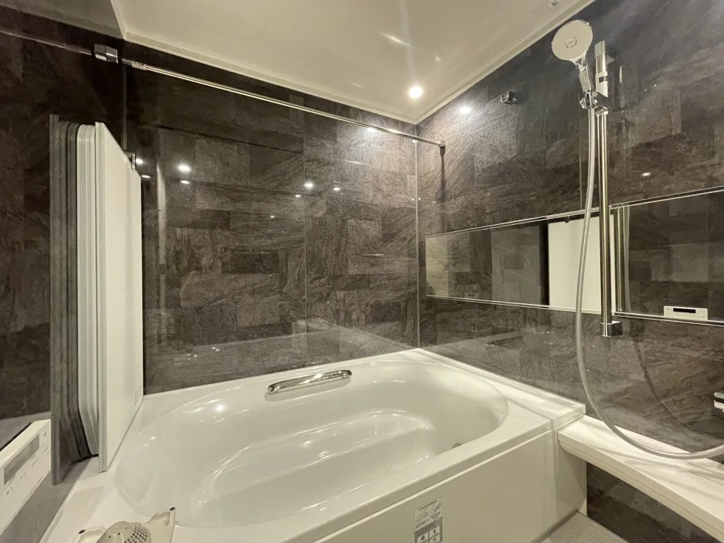 Jingumae House B1F, 1F