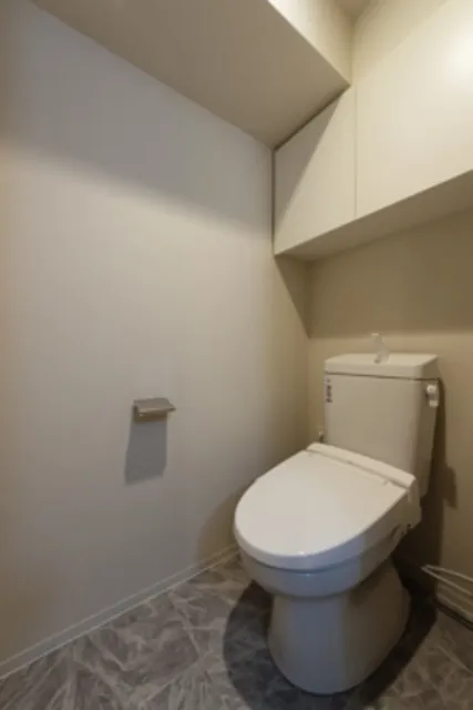 SG Court Otsuka Station - Interior - ["Building", "Toilet seat", "Toilet"]