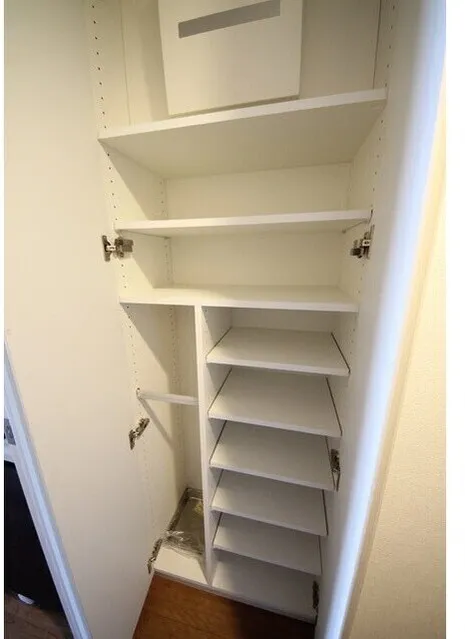 Harmony Residence Shinjuku Yotsuya - Interior - ["Shelving", "Design", "Hardwood"]