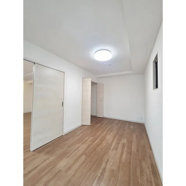 Villa Claire Bunkyo Koishikawa - Interior - ["Building", "Window", "Fixture"]
