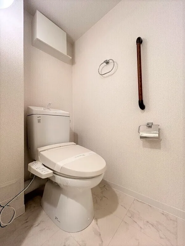 Esty Maison Toyosu Residence - Interior - ["Toilet seat", "Toilet", "Plumbing fixture"]