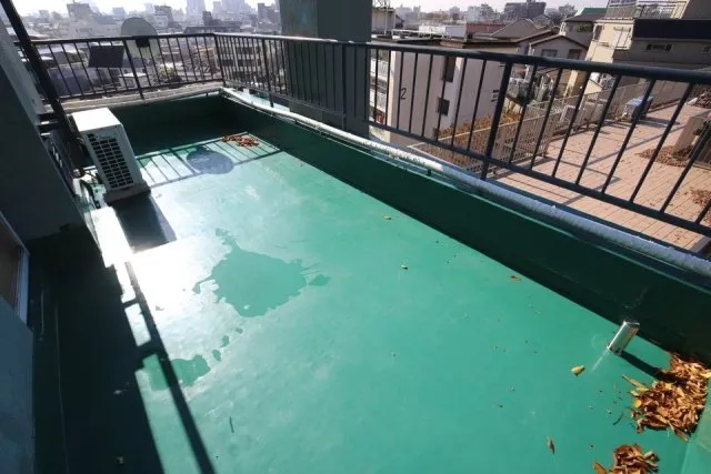 Ishikawa Building - Interior - ["Swimming pool", "Balcony", "Daylighting"]