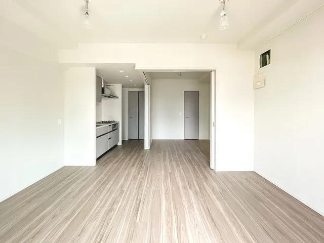Royal Parks Shinagawa - Interior - ["Property", "Wood", "Building"]