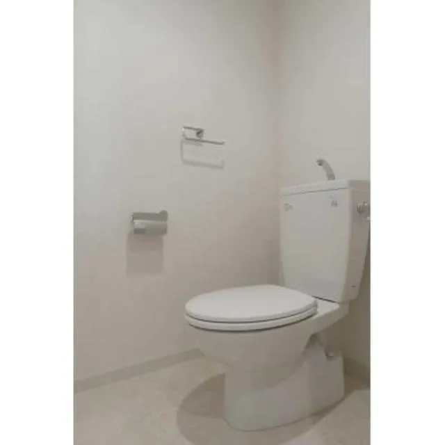 Park Axis Nihombashi Stage - Interior - ["Toilet seat", "Toilet", "Plumbing fixture"]