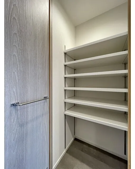 Stylio Kamata West - Interior - ["Wood", "Flooring", "Floor"]