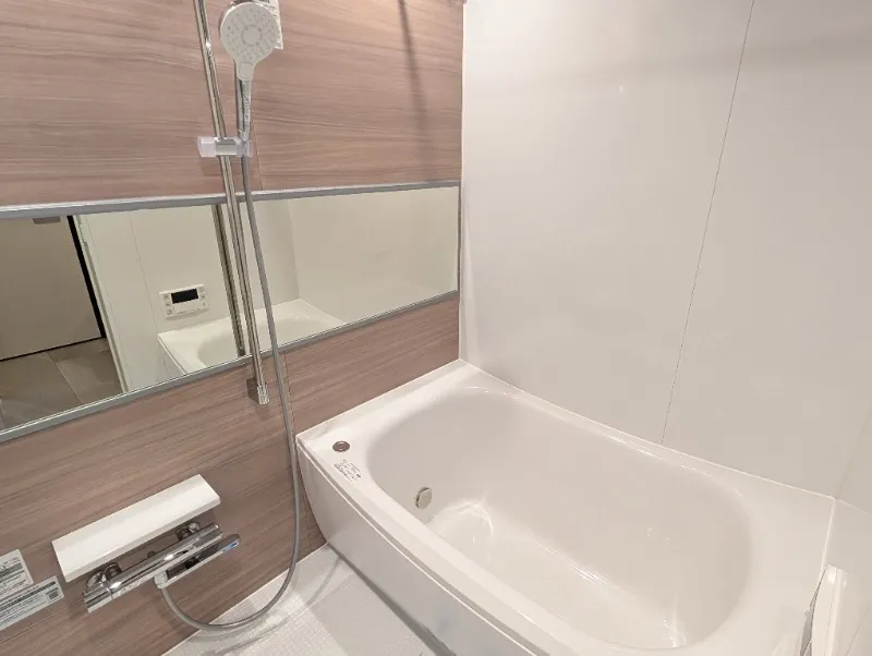 Residia Jiyugaoka - Interior - ["Plumbing fixture", "Bathroom", "Flooring"]