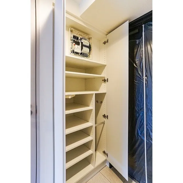 Due Minami Sunamachi - Interior - ["Furniture", "Shelf", "Fixture"]