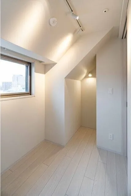 LUMIEC HONCHO WEST - Interior - ["Flooring", "Wall", "Floor"]