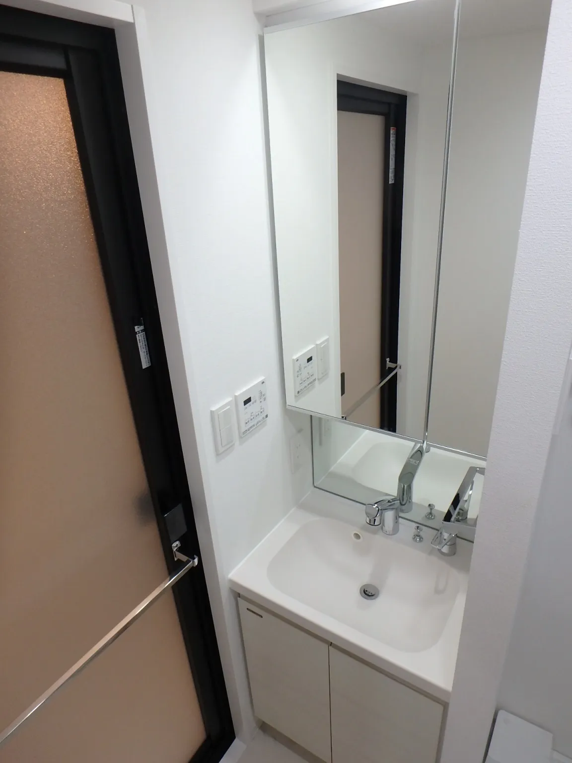 Orchid Residence Ueno - Interior - ["Flooring", "Floor", "Plumbing fixture"]