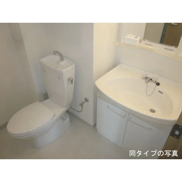 Sound Oshiage - Interior - ["Toilet", "Bathroom", "Property"]