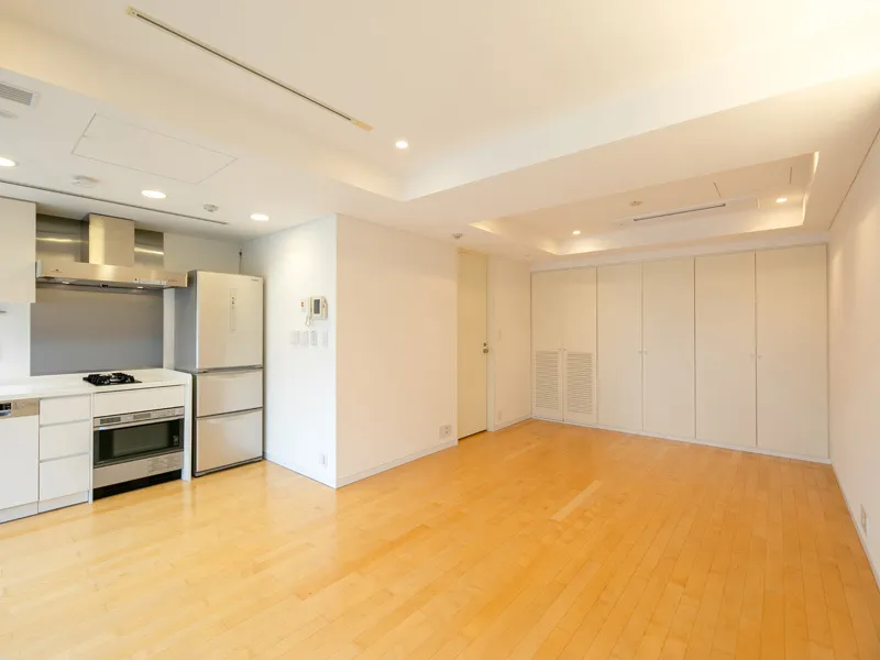 Omotesando Hills Zelkova Terrace - Interior - ["Cabinetry", "Property", "Countertop"]