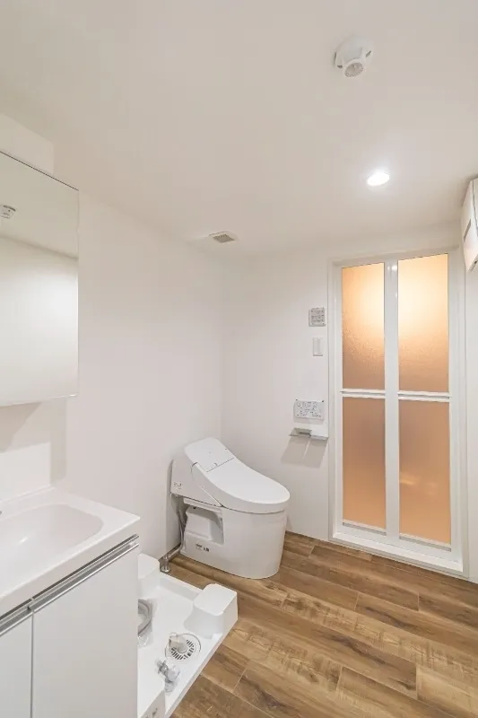 K-Suite Tokyo Toritsu Daigaku - Interior - ["Flooring", "Floor", "Plumbing fixture"]