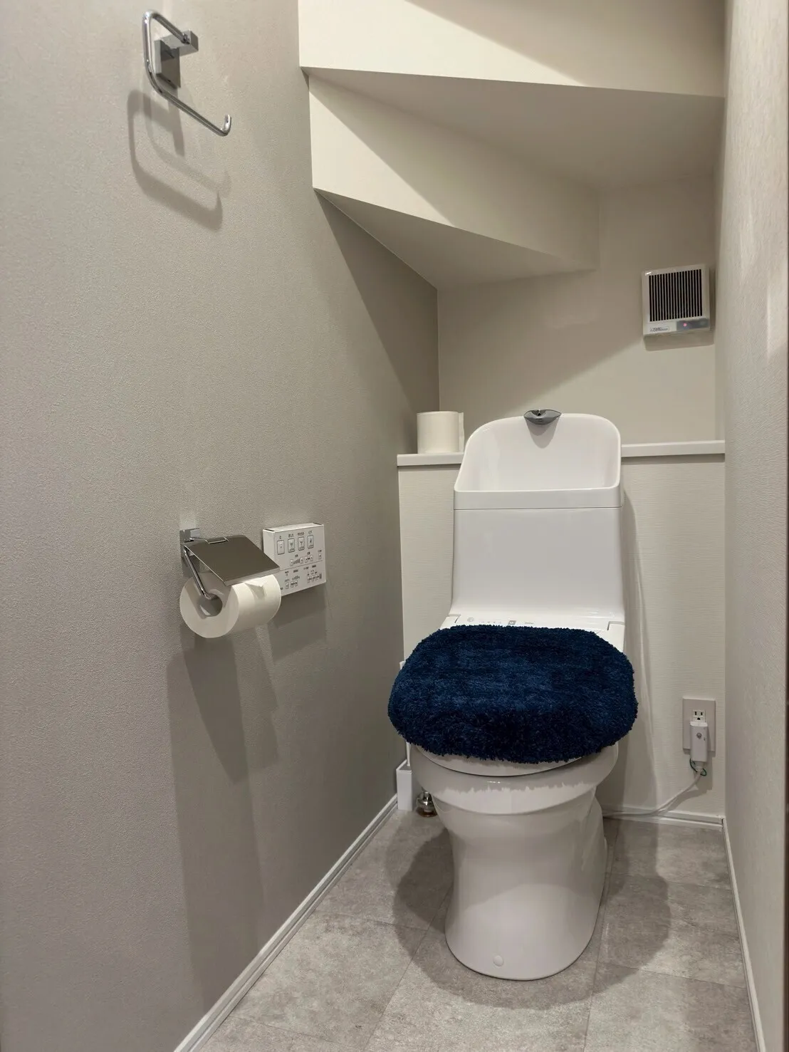 Casa Momo Shirokane - Interior - ["Toilet seat", "Toilet", "Bathroom"]