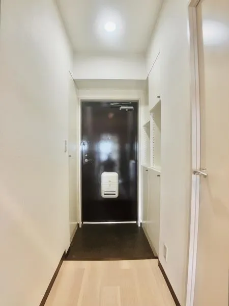 Southern Cross Plaza - Interior - ["Door", "Fixture", "Handle"]