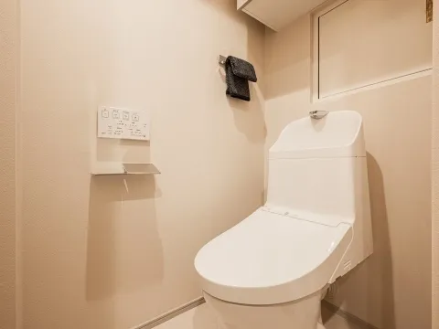 Green Oasis Akasaka - Interior - ["Toilet seat", "Toilet", "Flooring"]