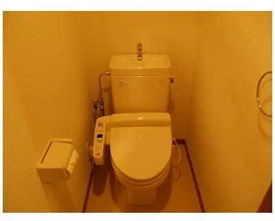 Welt Waterfront - Interior - ["Toilet seat", "Plumbing fixture", "Toilet"]