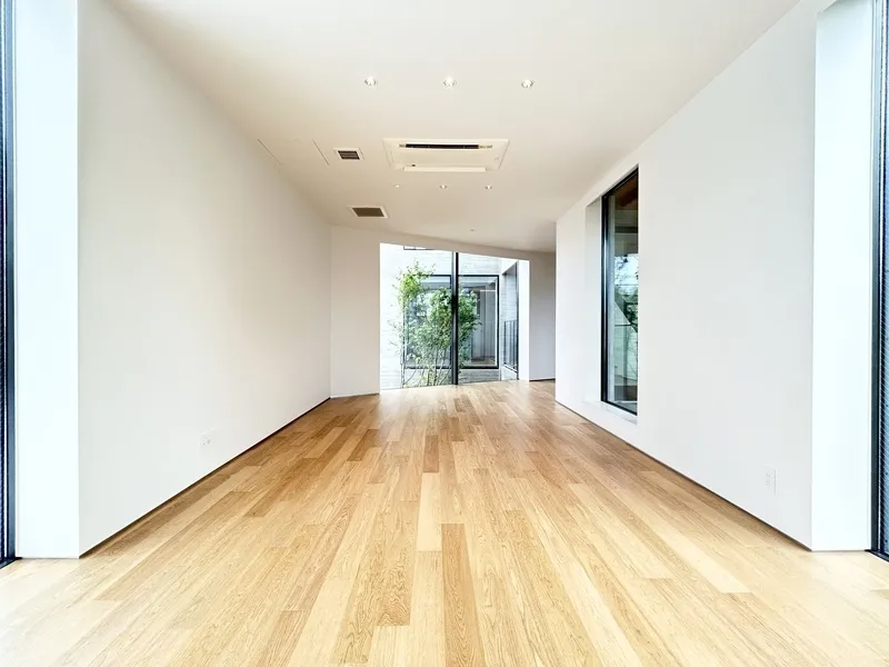 THE GRANHAUS HANEGI BLACK - Interior - ["Wood flooring", "Flooring", "Floor"]