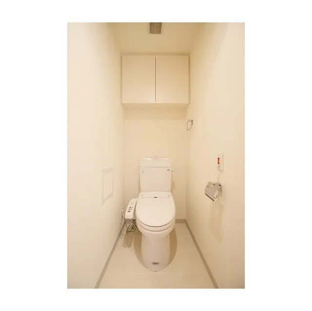 Comforia Kasuga Tomisaka - Interior - ["Toilet", "Toilet seat", "Plumbing fixture"]