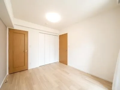 River City 21 East Towers II - Interior - ["Flooring", "Wood flooring", "Floor"]