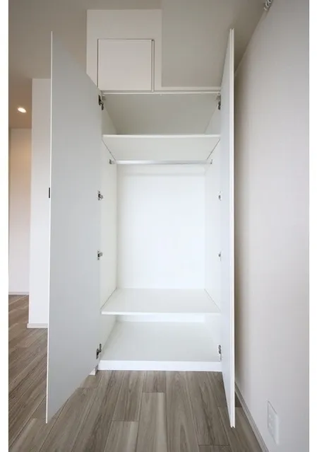 Comforia Shin-Nakano - Interior - ["Wall", "Wood", "Flooring"]