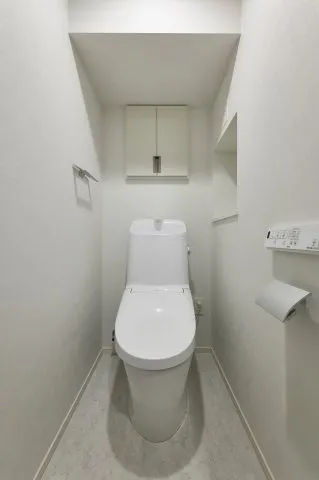 Proud Flat Kinshicho West - Interior - ["Toilet seat", "Toilet", "Flooring"]