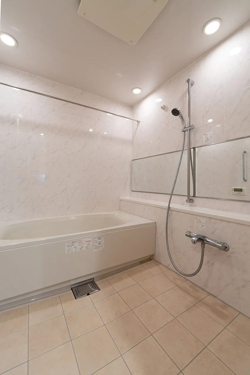 Central Park Tower La Tour Shinjuku - Interior - ["Plumbing fixture", "Shower head", "Shower"]
