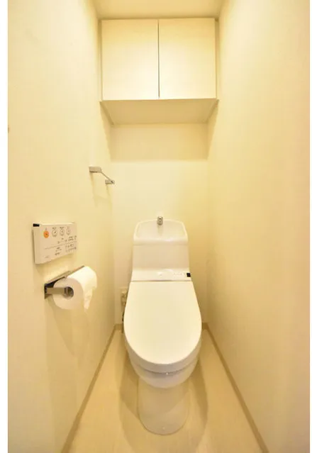 King House Sugamo - Interior - ["Toilet seat", "Toilet", "Plumbing fixture"]